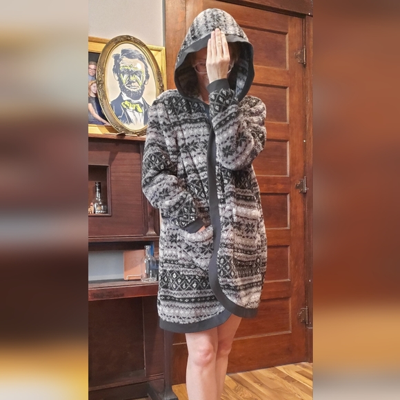 Extra fluffy Berkshire robe nordic black women's size small - Picture 4 of 11